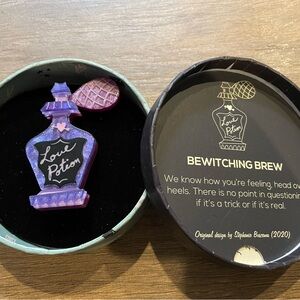 Erstwilder Bewitching Brew brooch/pin in original box